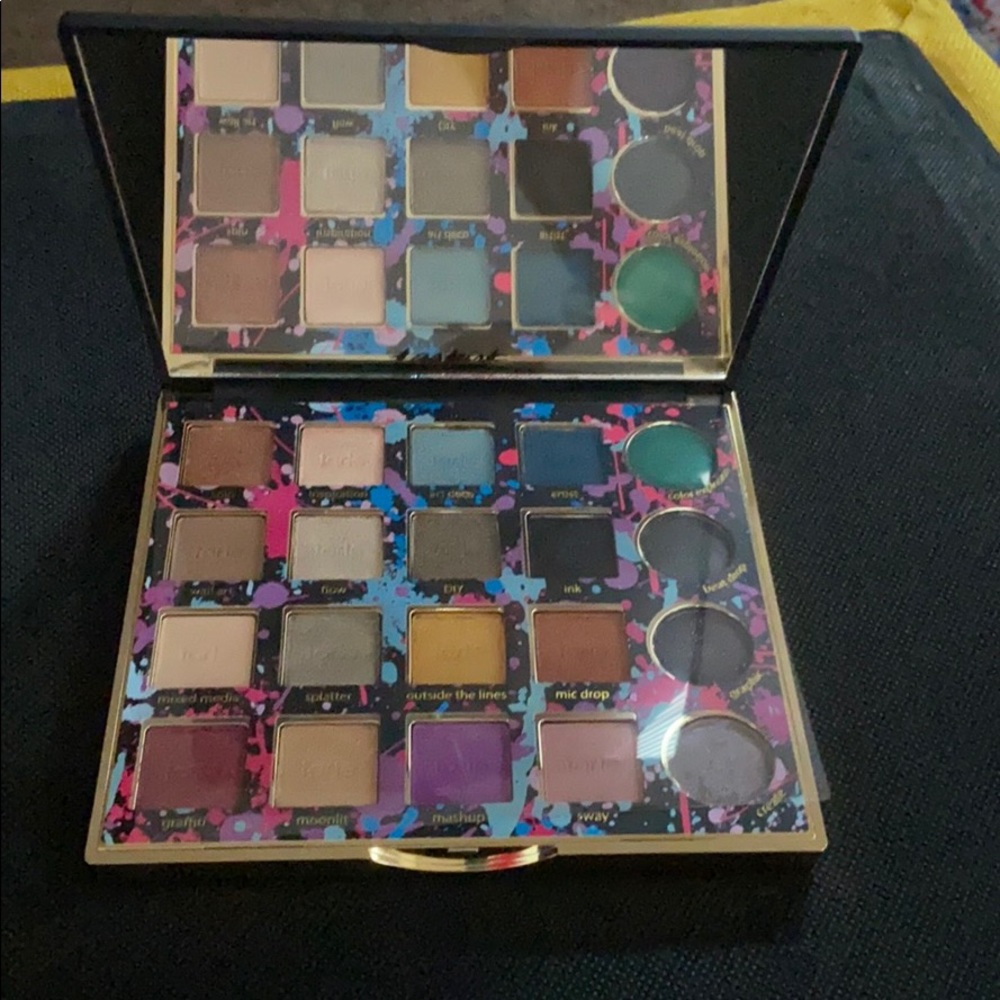 Eyeshadow palette